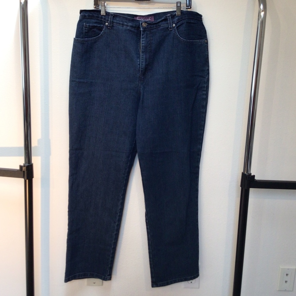 Gloria Vanderbilt blue jeans, 18